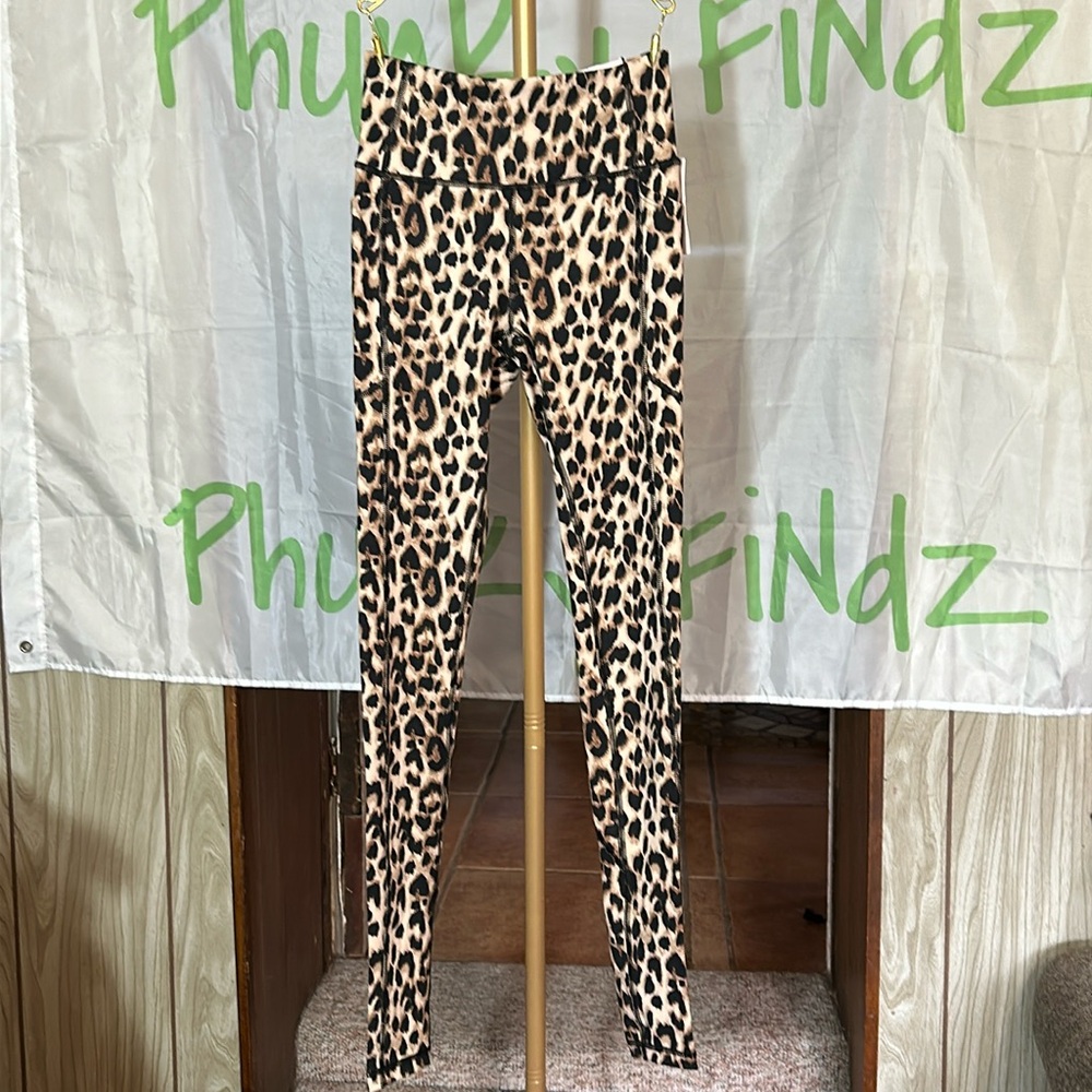 Victoria’s Secret Incredible Essential Leggins